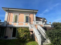 Casa Bi/Trifamiliare in Residenziale