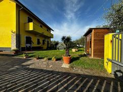Casa Bi/Trifamiliare in Residenziale