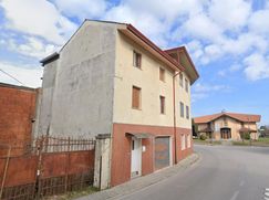 Casa Bi/Trifamiliare in Residenziale