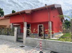 Casa Bi/Trifamiliare in Residenziale