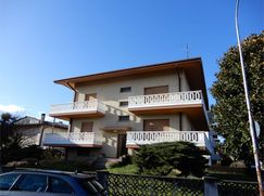 Casa Bi/Trifamiliare in Residenziale