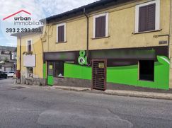 Negozio/Locale commerciale in Commerciale