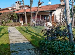 Casa Bi/Trifamiliare in Residenziale
