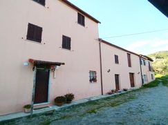 Casa Bi/Trifamiliare in Residenziale