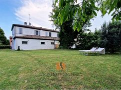 Casa Bi/Trifamiliare in Residenziale