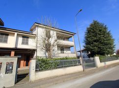 Casa Bi/Trifamiliare in Residenziale