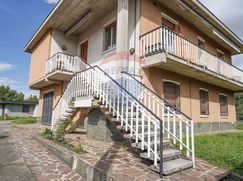 Casa Bi/Trifamiliare in Residenziale