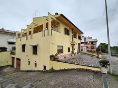 Casa Bi/Trifamiliare in Residenziale