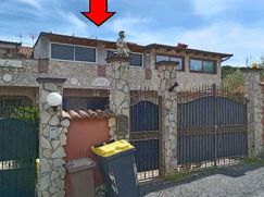 Casa Bi/Trifamiliare in Residenziale