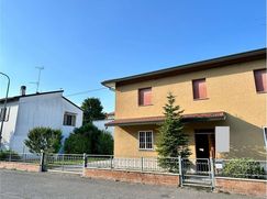 Casa Bi/Trifamiliare in Residenziale