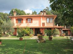 Casa Bi/Trifamiliare in Residenziale