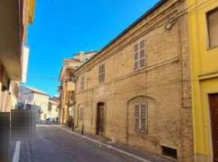 Casa Bi/Trifamiliare in Residenziale