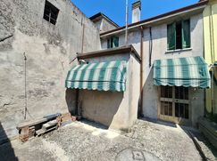 Casa Bi/Trifamiliare in Residenziale