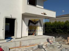 Casa Bi/Trifamiliare in Residenziale