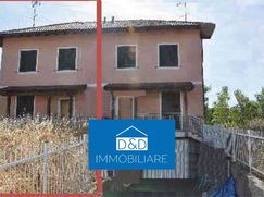 Casa Bi/Trifamiliare in Residenziale