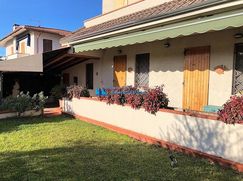 Casa Bi/Trifamiliare in Residenziale