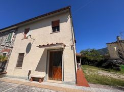 Casa Bi/Trifamiliare in Residenziale