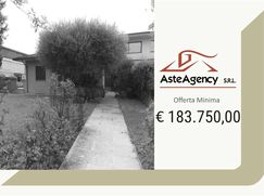 Casa Bi/Trifamiliare in Residenziale