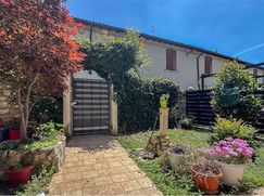 Casa Bi/Trifamiliare in Residenziale