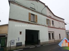 Casa Bi/Trifamiliare in Residenziale