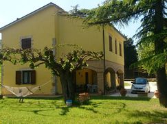 Casa Bi/Trifamiliare in Residenziale
