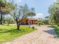 Casa Bi/Trifamiliare in Residenziale