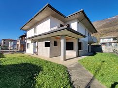 Casa Bi/Trifamiliare in Residenziale