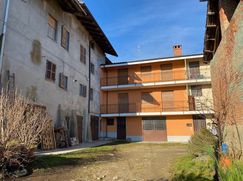 Casa Bi/Trifamiliare in Residenziale