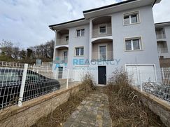 Casa Bi/Trifamiliare in Residenziale