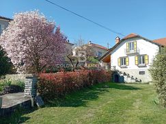 Casa Bi/Trifamiliare in Residenziale