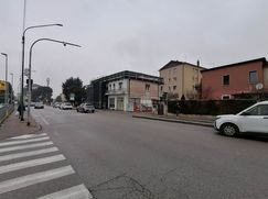 Negozio/Locale commerciale in Commerciale