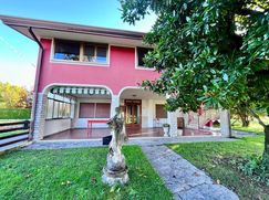 Casa Bi/Trifamiliare in Residenziale