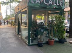 Attività/Licenza (con o senza mura) in Commerciale