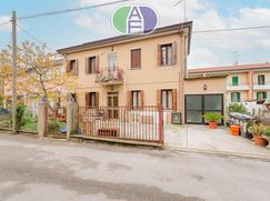 Casa Bi/Trifamiliare in Residenziale