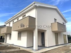 Casa Bi/Trifamiliare in Residenziale