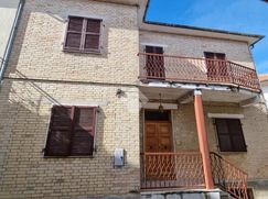 Casa Bi/Trifamiliare in Residenziale