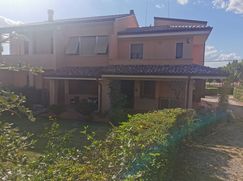 Casa Bi/Trifamiliare in Residenziale