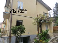 Casa Bi/Trifamiliare in Residenziale
