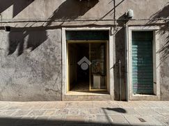 Negozio/Locale commerciale in Commerciale