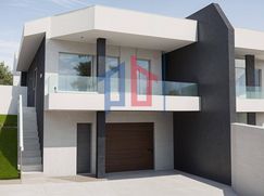 Casa Bi/Trifamiliare in Residenziale