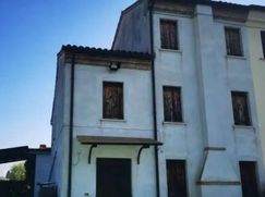 Casa Bi/Trifamiliare in Residenziale