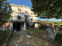 Casa Bi/Trifamiliare in Residenziale