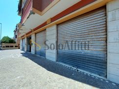 Negozio/Locale commerciale in Commerciale