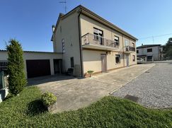 Casa Bi/Trifamiliare in Residenziale