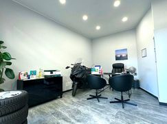 Attività/Licenza (con o senza mura) in Commerciale