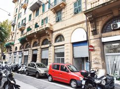 Negozio/Locale commerciale in Commerciale