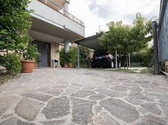 Casa Bi/Trifamiliare in Residenziale