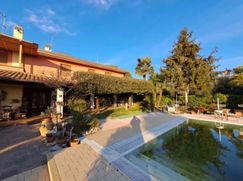 Casa Bi/Trifamiliare in Residenziale