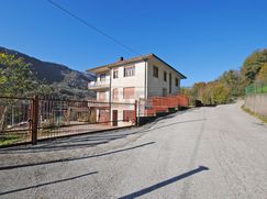 Casa Bi/Trifamiliare in Residenziale