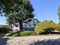 Casa Bi/Trifamiliare in Residenziale